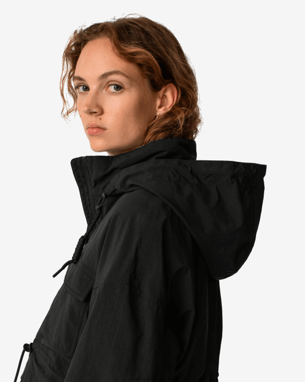 žene Hunter crno explorer jakna od recikliranog najlona FFP0T354